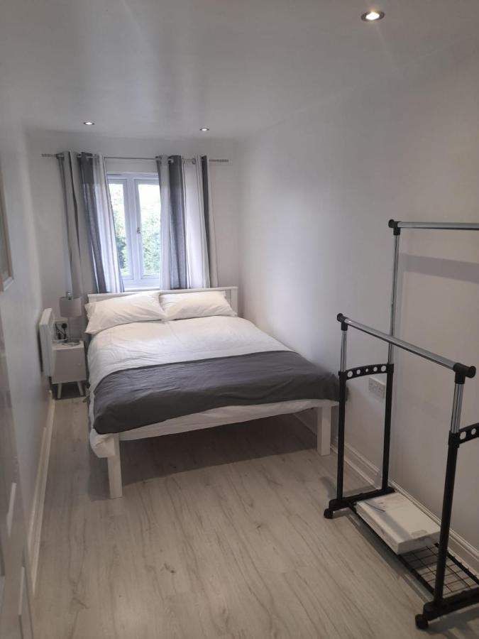 Penthouse Apartment Free Wi-Fi & Parking Occasional Bed Available Solihull Exterior photo