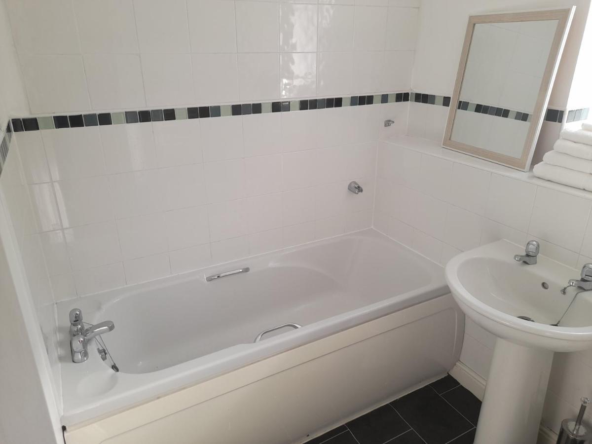 Penthouse Apartment Free Wi-Fi & Parking Occasional Bed Available Solihull Exterior photo